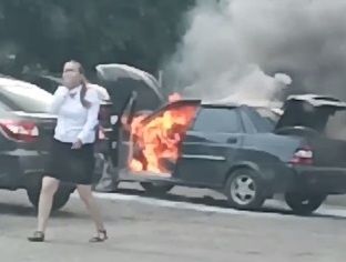 После экзамена у студентки в Набережных Челнах загорелся автомобиль